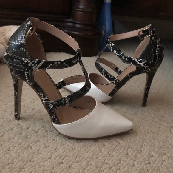 Snake Pumps New in box - Picture 2 of 2